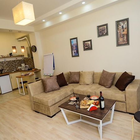 B-Lax Apartment Tbilisi Buitenkant foto